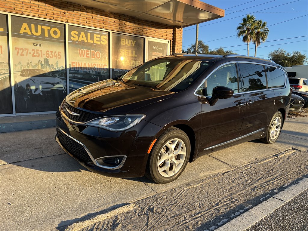 2017 Chrysler Pacifica Touring-L Plus's photo